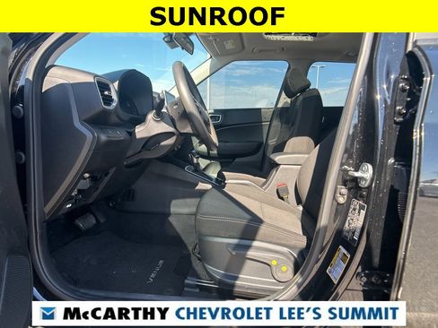 Used 2024 Hyundai Venue SEL image 39