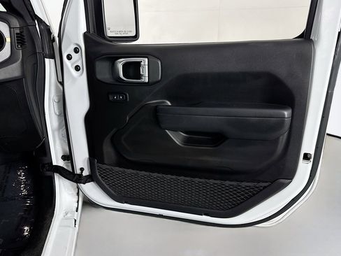 Used 2024 Jeep Wrangler Unlimited w/ Convenience Group AWD/4WD image 23