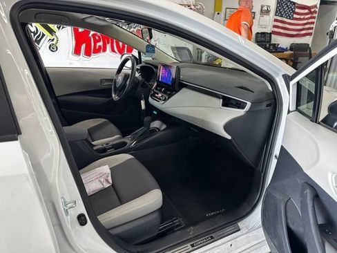 Used 2025 Toyota Corolla LE FWD image 20