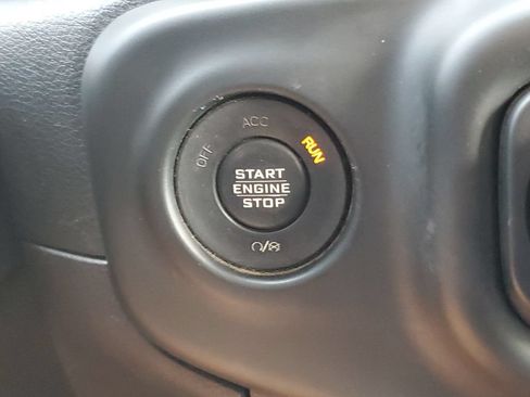Certified 2018 Jeep Wrangler Unlimited Sahara AWD/4WD image 29
