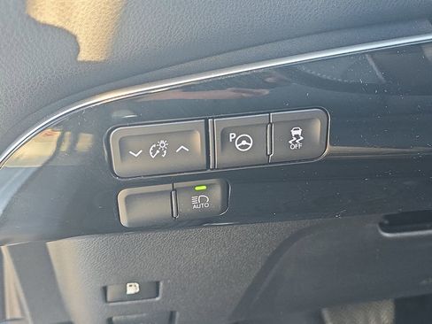 Certified 2017 Toyota Prius Four Touring image 25