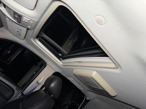 Used 2013 Chevrolet Avalanche LTZ RWD image 25