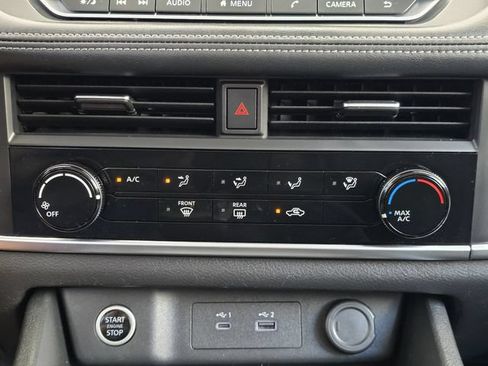 Used 2023 Nissan Rogue S FWD image 17