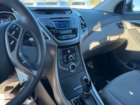 Used 2016 Hyundai Elantra SE image 5