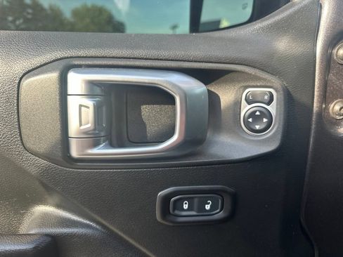 Used 2020 Jeep Wrangler Sport AWD/4WD image 16