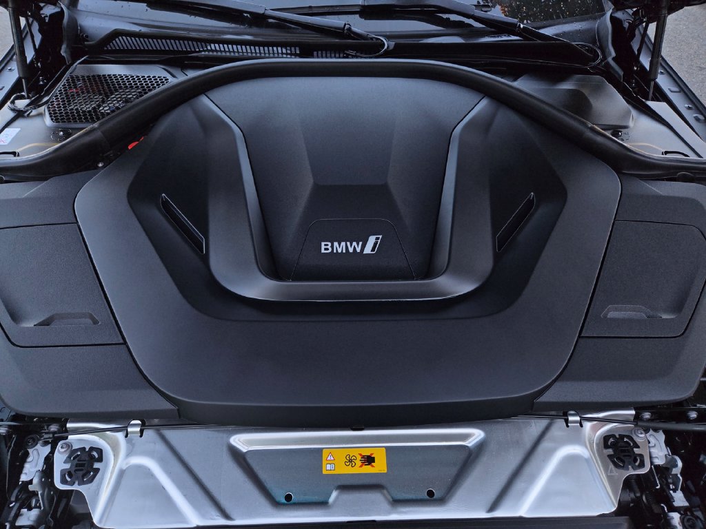 Used 2023 BMW i4 eDrive40 w/ M Sport Package RWD image 36