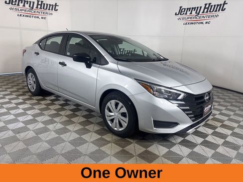 Used 2025 Nissan Versa S FWD image 4