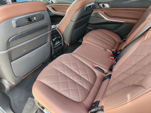Used 2025 BMW X7 xDrive40i w/ M Sport Package AWD/4WD image 30