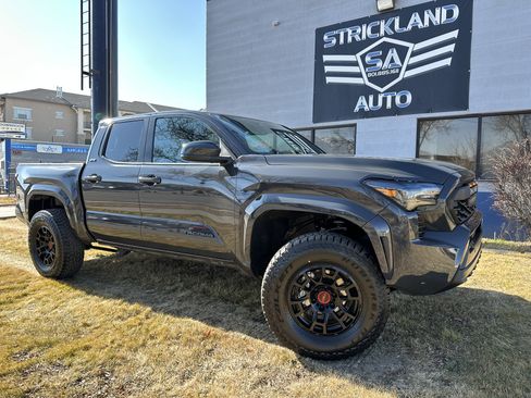 Used 2025 Toyota Tacoma SR5 image 1