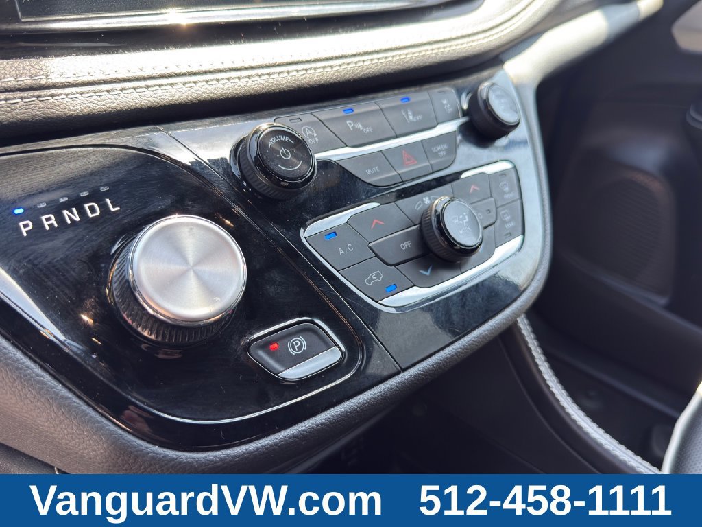 Used 2026 Chrysler Pacifica Limited FWD image 16