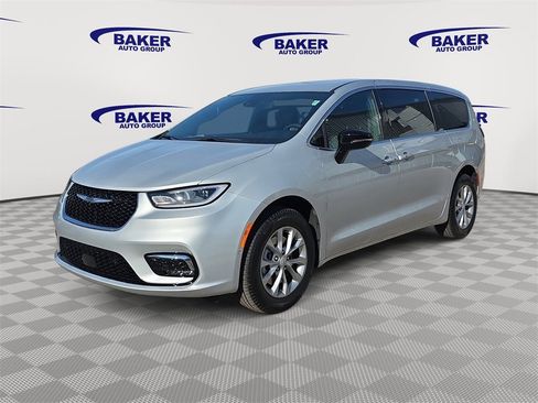 New 2026 Chrysler Pacifica Select image 7
