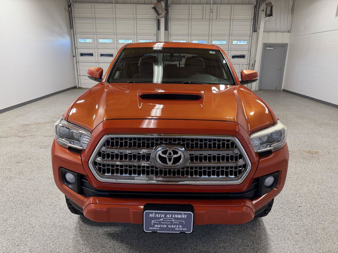 Used 2017 Toyota Tacoma TRD Sport w/ Tow Package (A/T) AWD/4WD image 3