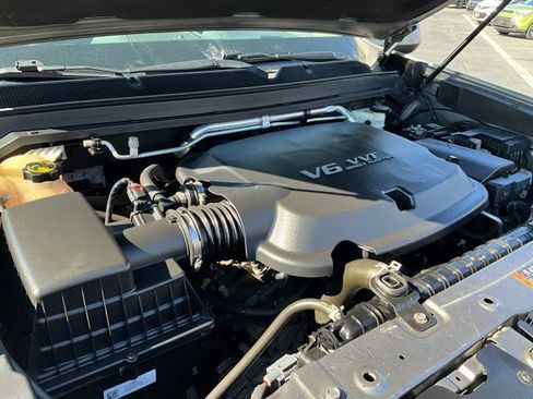 Used 2018 Chevrolet Colorado Z71 image 11