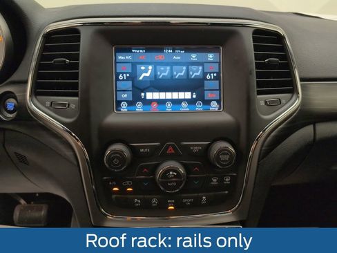 Used 2021 Jeep Grand Cherokee Laredo image 25