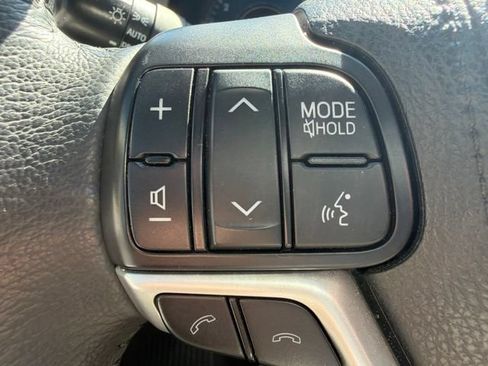Used 2018 Toyota Sienna XLE w/ XLE Navigation Package FWD image 23
