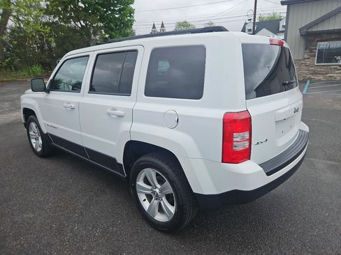 Used 2014 Jeep Patriot Latitude AWD/4WD image 5