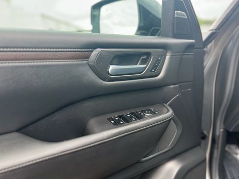 Used 2025 Nissan Armada SL RWD image 24