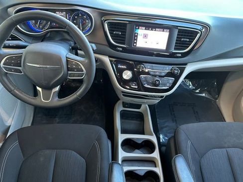 Used 2022 Chrysler Voyager LX FWD image 17