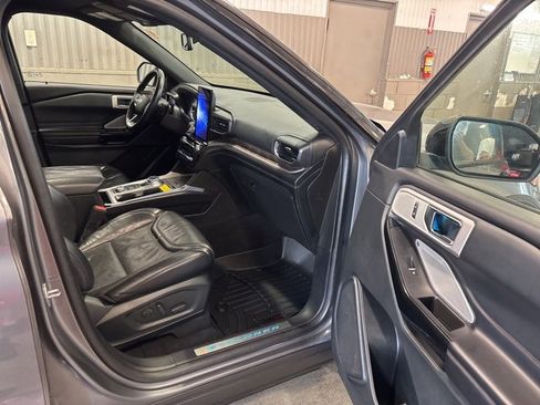 Used 2021 Ford Explorer Platinum w/ Equipment Group 601A image 13
