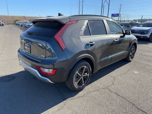 New 2025 Kia Niro EX image 3