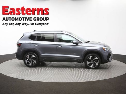 Used 2025 Volkswagen Taos SE AWD/4WD image 44