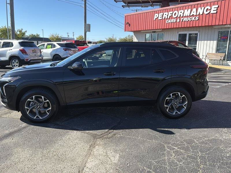 Used 2024 Chevrolet Trax LT FWD image 11