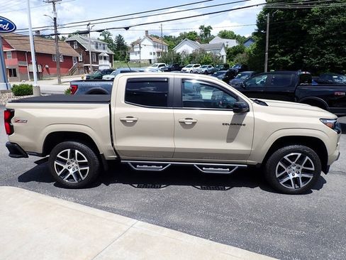 Used 2023 Chevrolet Colorado Z71 w/ Z71 Convenience Package 2 AWD/4WD image 9