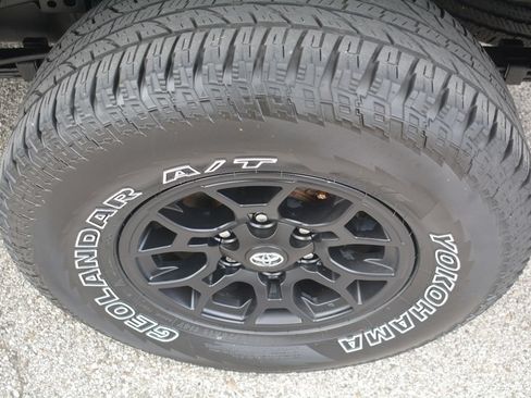 Used 2021 Toyota Tacoma SR AWD/4WD image 23