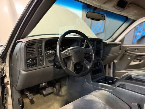 Used 2005 Chevrolet Silverado 3500 LS w/ Heavy-Duty Power Package AWD/4WD image 11