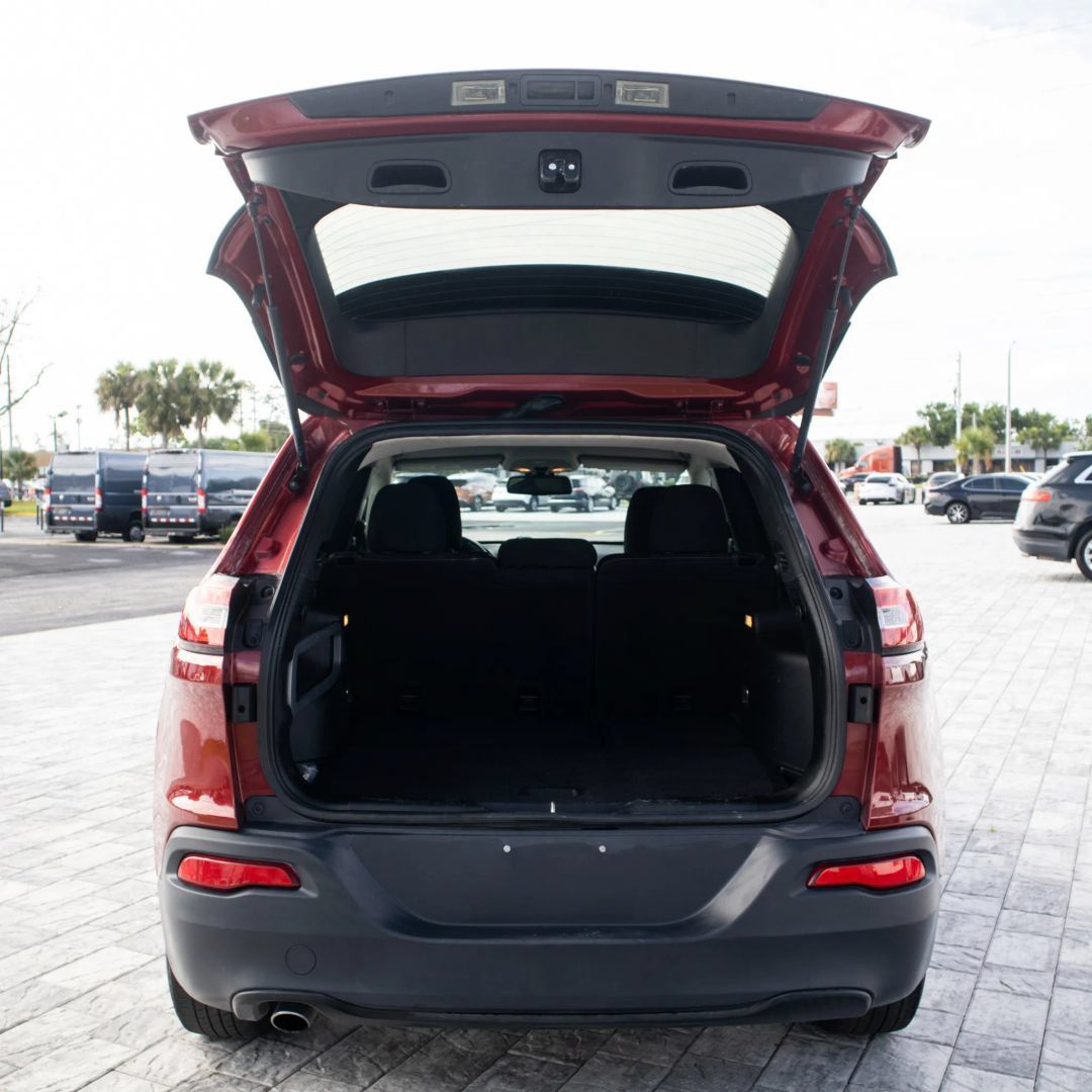 Used 2016 Jeep Cherokee Latitude FWD image 7