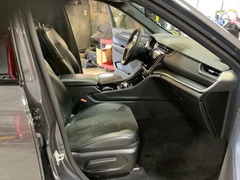 Used 2023 Jeep Grand Cherokee Altitude AWD/4WD image 23
