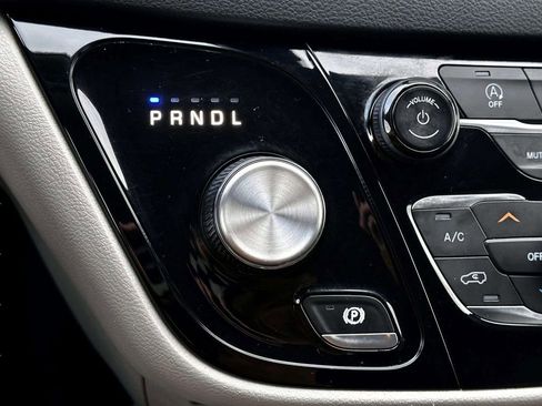 Used 2020 Chrysler Voyager Lxi image 25