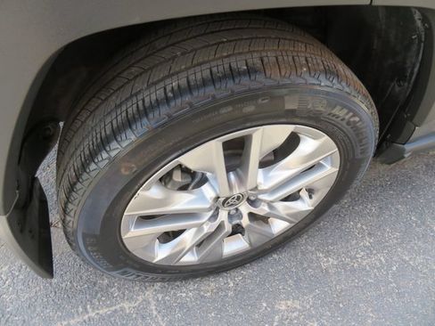 Used 2022 Toyota RAV4 XLE Premium FWD image 12