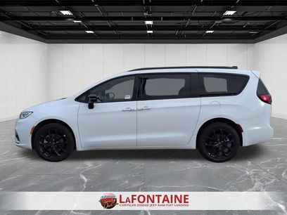 New 2026 Chrysler Pacifica Limited w/ S Appearance Package