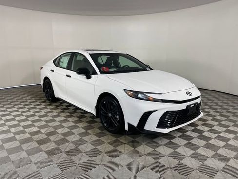 New 2026 Toyota Camry Hybrid w/ Multimedia Upgrade Package image 7