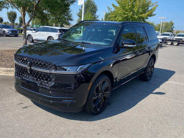 New 2027 Lincoln Navigator Reserve w/ Jet Appearance Package AWD/4WD image 3