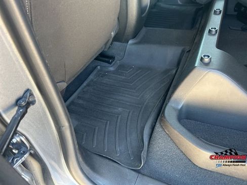 Used 2022 Chevrolet Colorado LT w/ Safety Package image 30