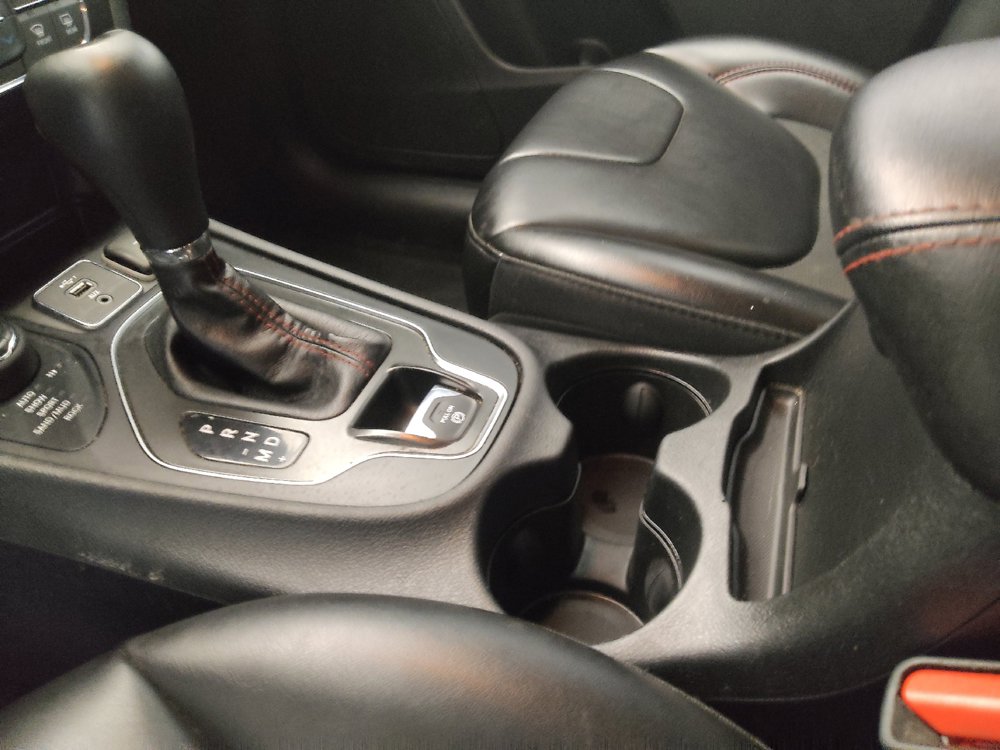Used 2019 Jeep Cherokee Trailhawk w/ Cold Weather Group AWD/4WD image 26