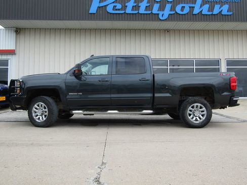 Used 2019 Chevrolet Silverado 2500 LT w/ All Star Edition AWD/4WD image 11