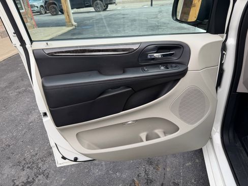 Used 2013 Dodge Grand Caravan SE image 12