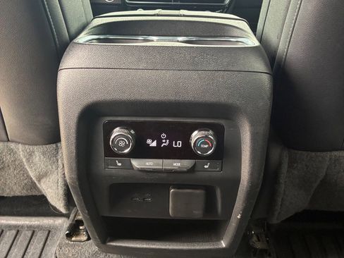 Used 2024 Chevrolet Traverse RS image 28