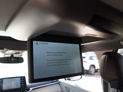 Used 2024 Toyota Sienna Platinum image 14