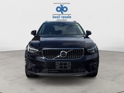 Used 2025 Volvo XC40 B5 Plus image 6
