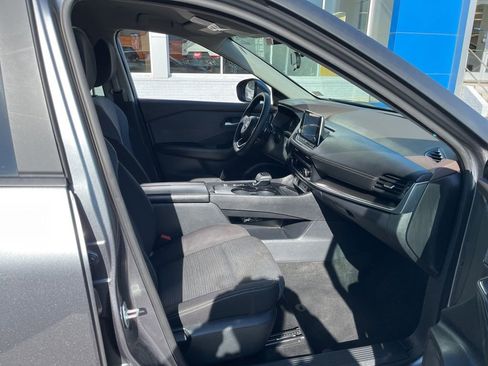 Used 2023 Nissan Rogue SV FWD image 14