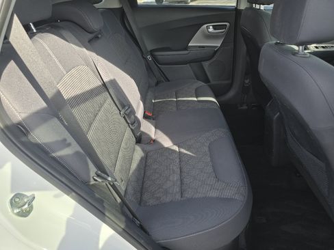 Used 2018 Kia Niro LX image 22