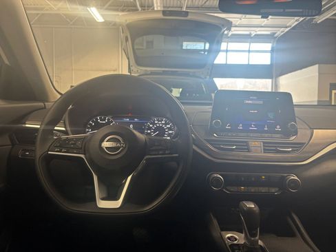 Used 2025 Nissan Altima 2.5 SV image 35