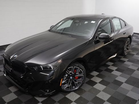 New 2026 BMW 530i xDrive w/ M Sport Package image 2