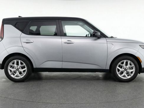 Used 2025 Kia Soul LX w/ LX Technology Package image 11