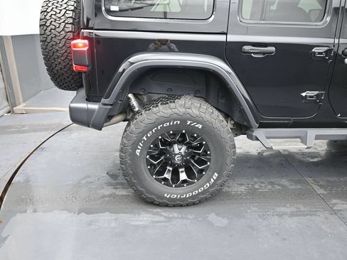 Used 2018 Jeep Wrangler Unlimited Rubicon w/ Dual Top Group AWD/4WD image 12