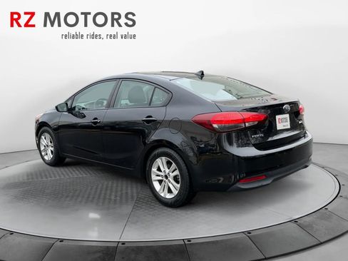 Used 2017 Kia Forte LX image 3